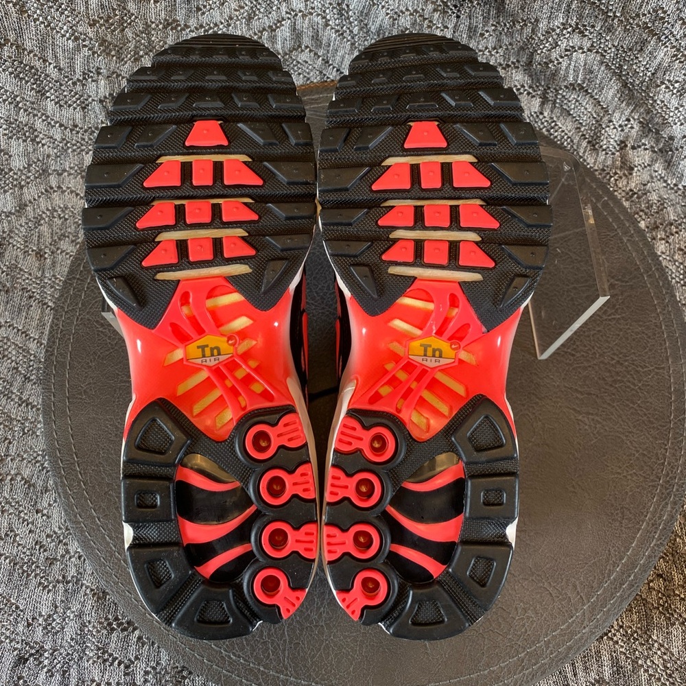 Nike Air Max Plus Sneaker Women's 9.5 - Picture 7 of 7